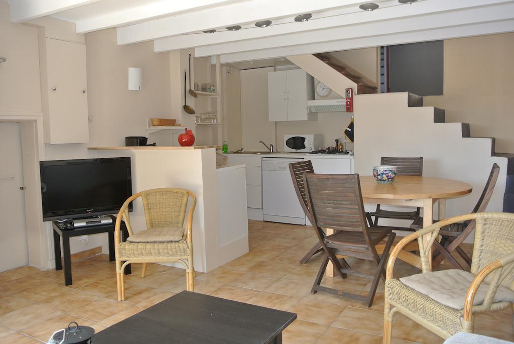 En Avignon 30133 Les Angles Apartment Les Angles  Ruang foto